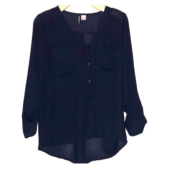 H&M button down blouse - Picture 2 of 6